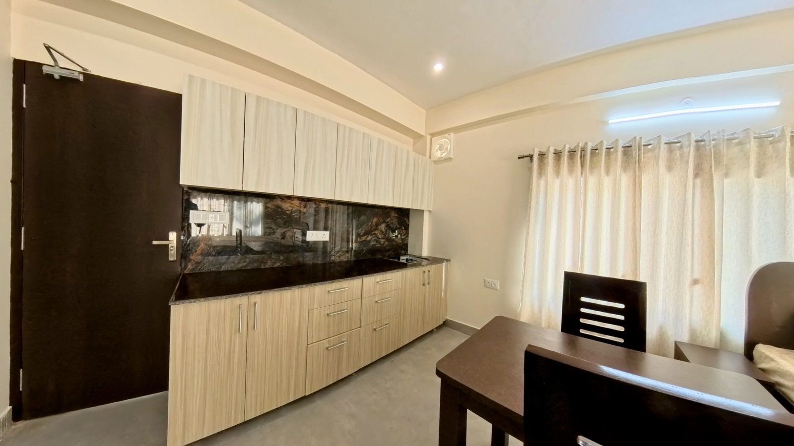 Triple Bed Comfort Room