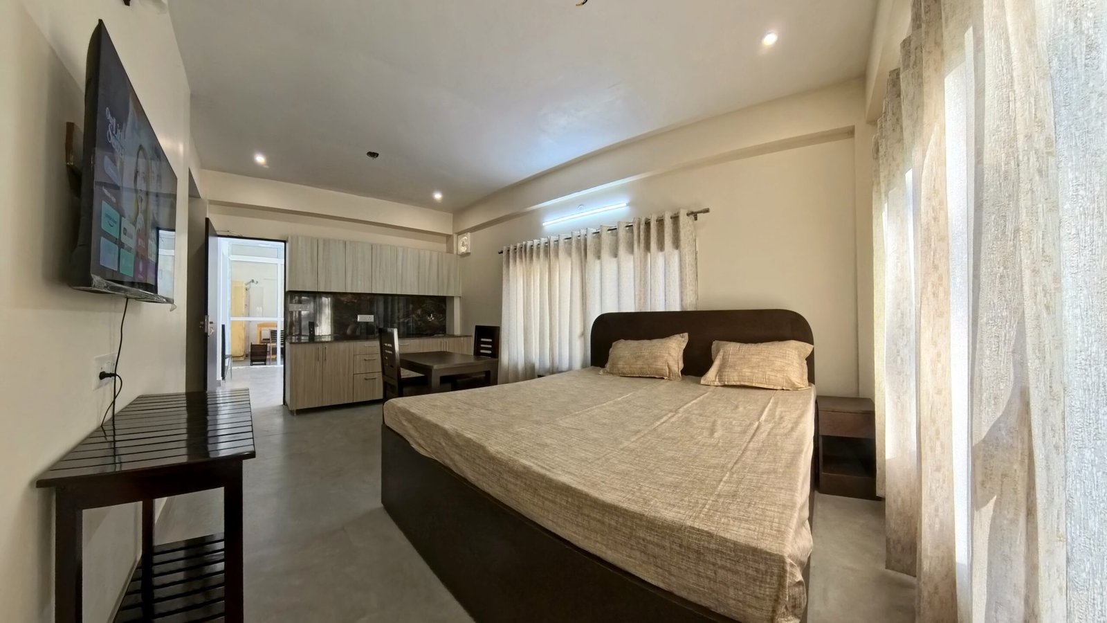 Triple Bed Comfort Room