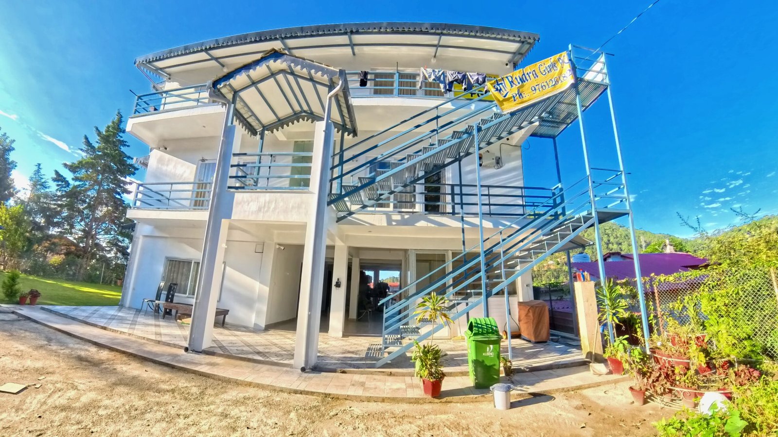 Triple Bed Comfort Room